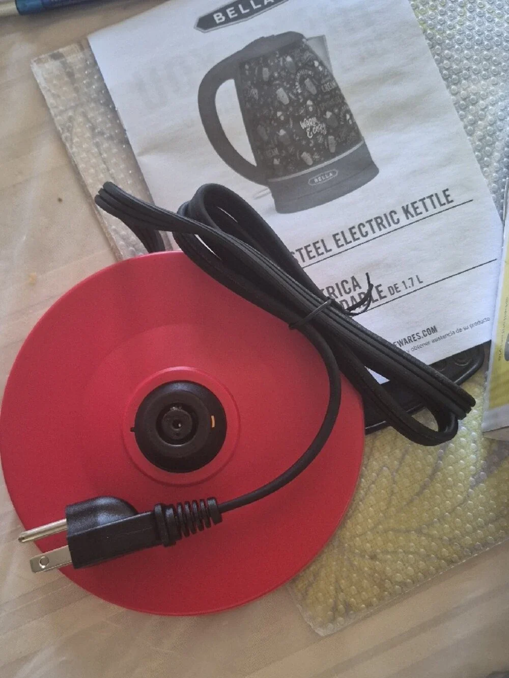 bella Red & Green Holiday-Themed Electric Kettle